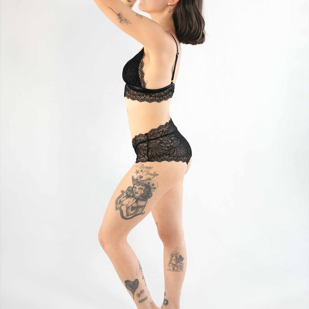 
                  
                    Pantie Selene
                  
                